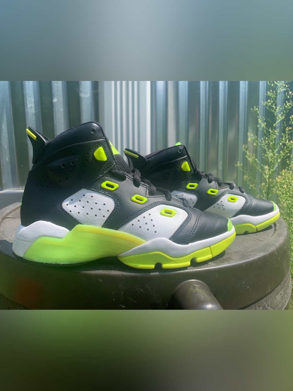 Nike Jordan 6 17 23 ‘Black Volt’
Nike 428818-007
Size 4Y
